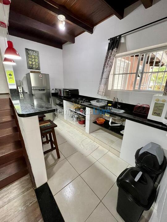 Casa para aluguel de temporada em Bombinhas (Praia de Bombas)