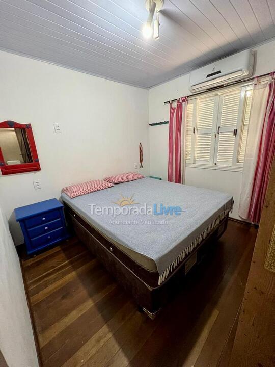 Casa para aluguel de temporada em Bombinhas (Praia de Bombas)