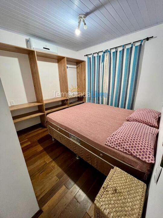 Casa para aluguel de temporada em Bombinhas (Praia de Bombas)