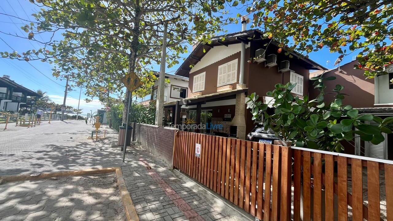 Casa para aluguel de temporada em Bombinhas (Praia de Bombas)