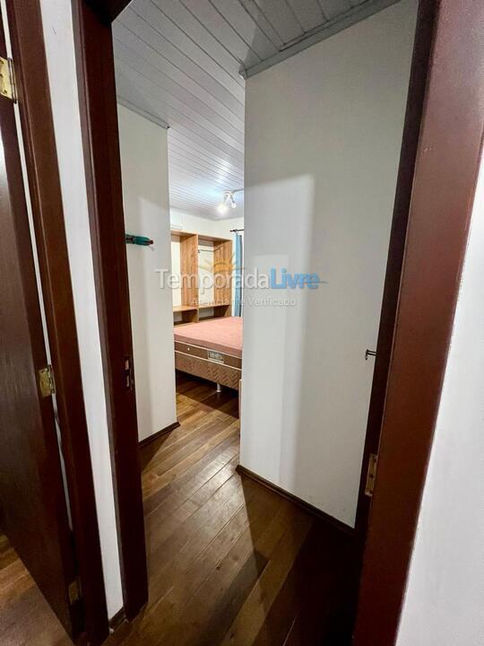 Casa para aluguel de temporada em Bombinhas (Praia de Bombas)