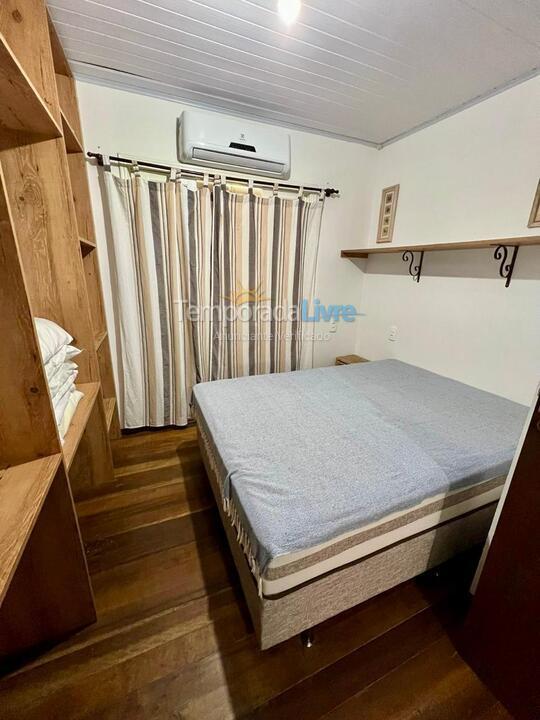 Casa para aluguel de temporada em Bombinhas (Praia de Bombas)