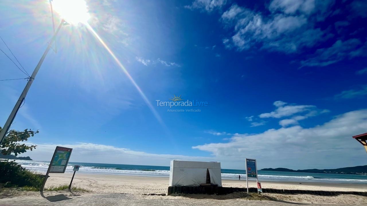 Casa para aluguel de temporada em Bombinhas (Praia de Bombas)