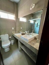 Casa na Quadra do Mar no Costão de Bombas para 8 pessoas