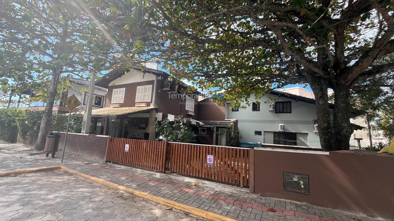 Casa para aluguel de temporada em Bombinhas (Praia de Bombas)
