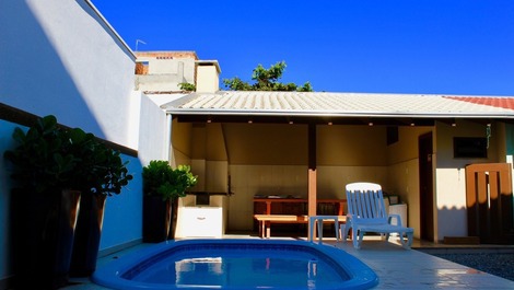 House with swimming pool 200m from Mariscal Beach – 2 suites, barbecue