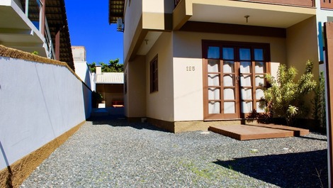 House with swimming pool 200m from Mariscal Beach – 2 suites, barbecue
