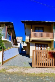 House with swimming pool 200m from Mariscal Beach – 2 suites, barbecue