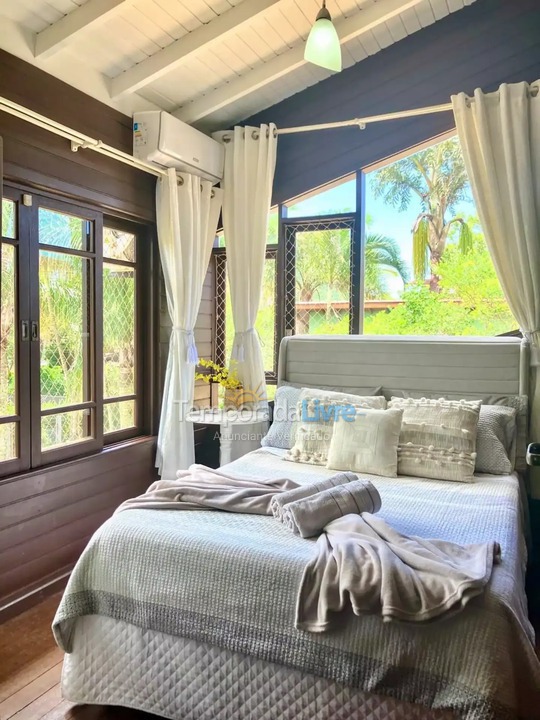 Casa para aluguel de temporada em Palhoça (Guarda do Embaú)