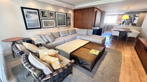 Excelente apartamento frente al mar en condominio en Playa Brava.