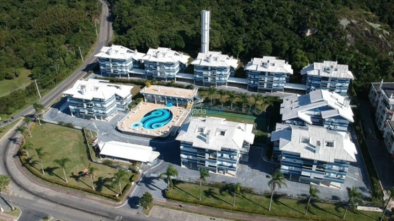 Apartamento para aluguel de temporada em Florianópolis (Praia Brava)