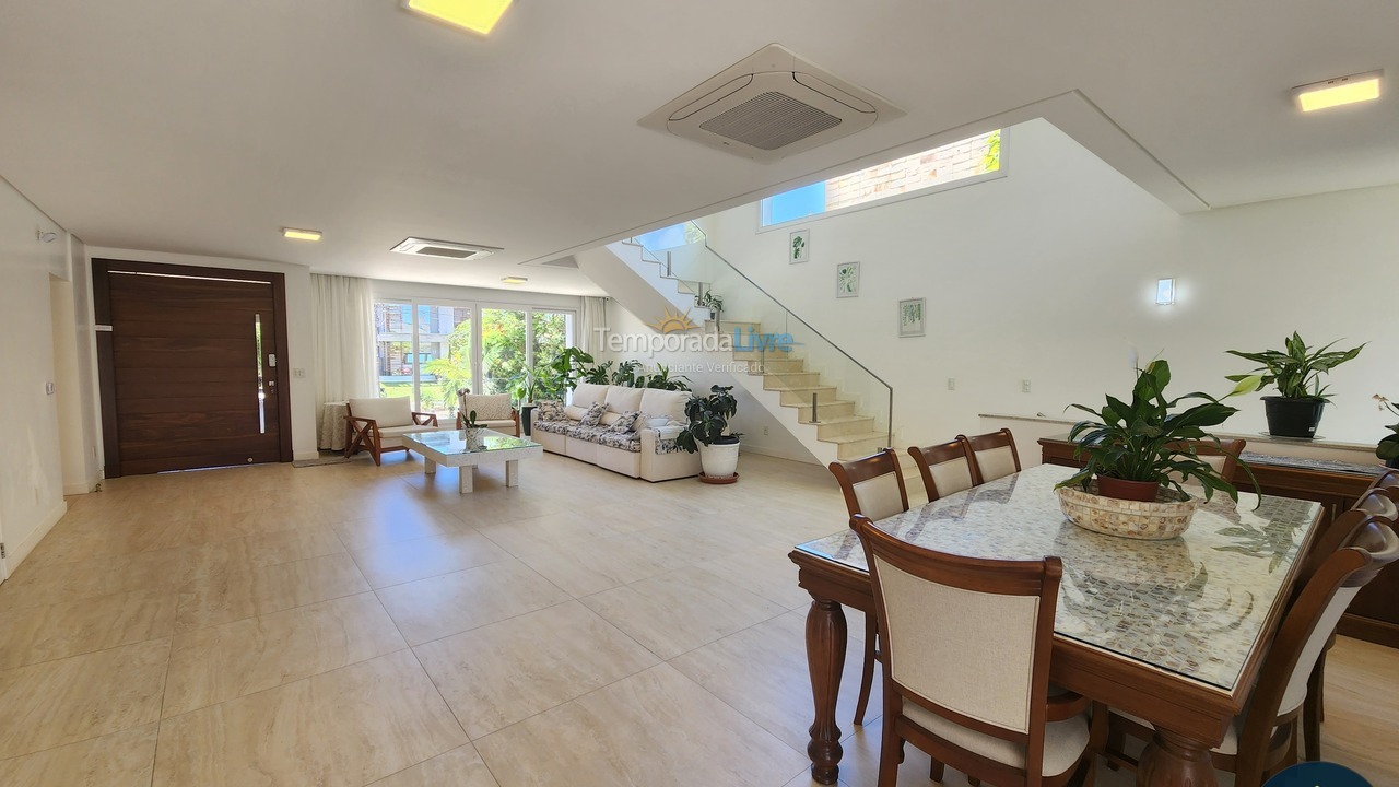Casa para aluguel de temporada em Florianopolis (Jurerê Internacional)
