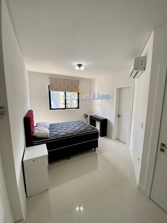 Apartamento para aluguel de temporada em Itapema (Meia Praia)