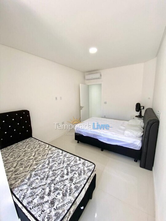 Apartamento para aluguel de temporada em Itapema (Meia Praia)