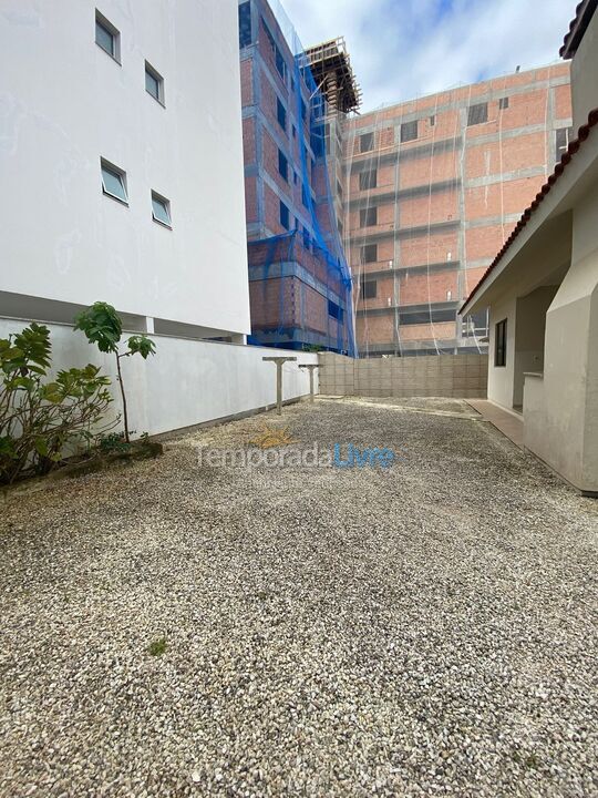 Casa para alquiler de vacaciones em Governador Celso Ramos (Praia de Palmas)