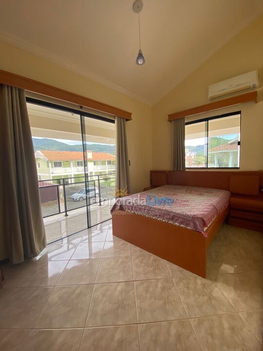 Casa para alquiler de vacaciones em Governador Celso Ramos (Praia de Palmas)