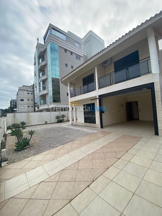 Casa para alquiler de vacaciones em Governador Celso Ramos (Praia de Palmas)