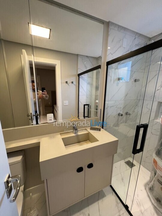 Apartamento para aluguel de temporada em Itapema (Meia Praia)