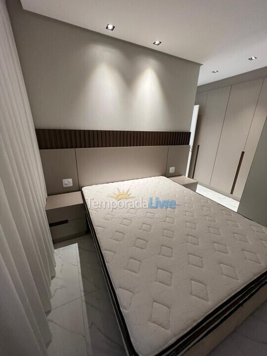 Apartamento para aluguel de temporada em Itapema (Meia Praia)