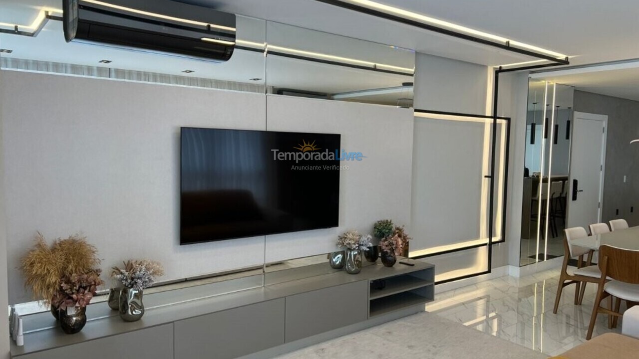 Apartamento para aluguel de temporada em Itapema (Meia Praia)