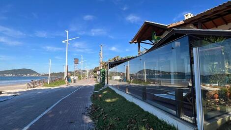 Cómoda casa frente al mar en Bombas