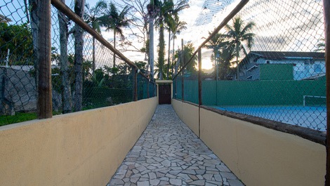 2 bedrooms with shared pool available for New Year's Eve