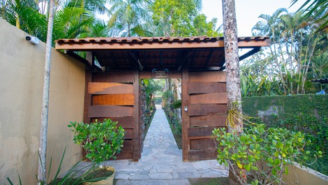 2 bedrooms with shared pool available for New Year's Eve