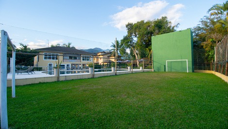 2 bedrooms with shared pool available for New Year's Eve