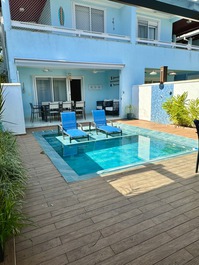 House with 4 suites and private heated pool