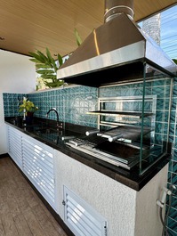 House with 4 suites and private heated pool