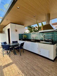 House with 4 suites and private heated pool