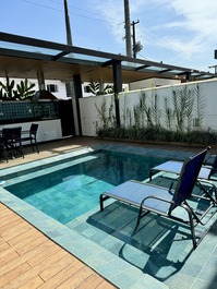 House with 4 suites and private heated pool