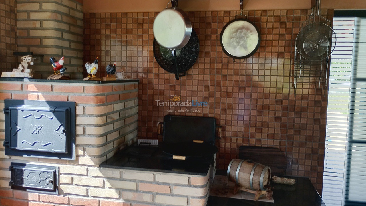 Chácara / sítio para aluguel de temporada em Bragança Paulista (Chacara Casa da Floresta)