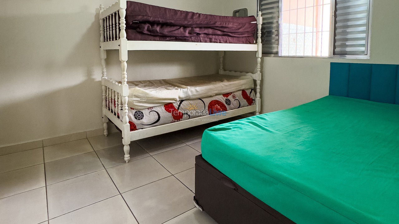 Casa para aluguel de temporada em Mongaguá (Jardim Praia Grande)