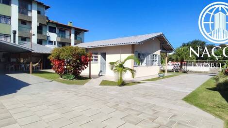 Casa 4 dormitórios para até 14 pessoas / duas quadras da praia...