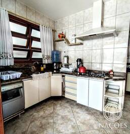 4-bedroom house for up to 14 people two blocks from the sea. SEASONAL