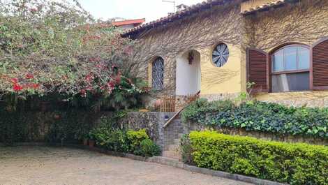 Vista externa da casa para hóspedes