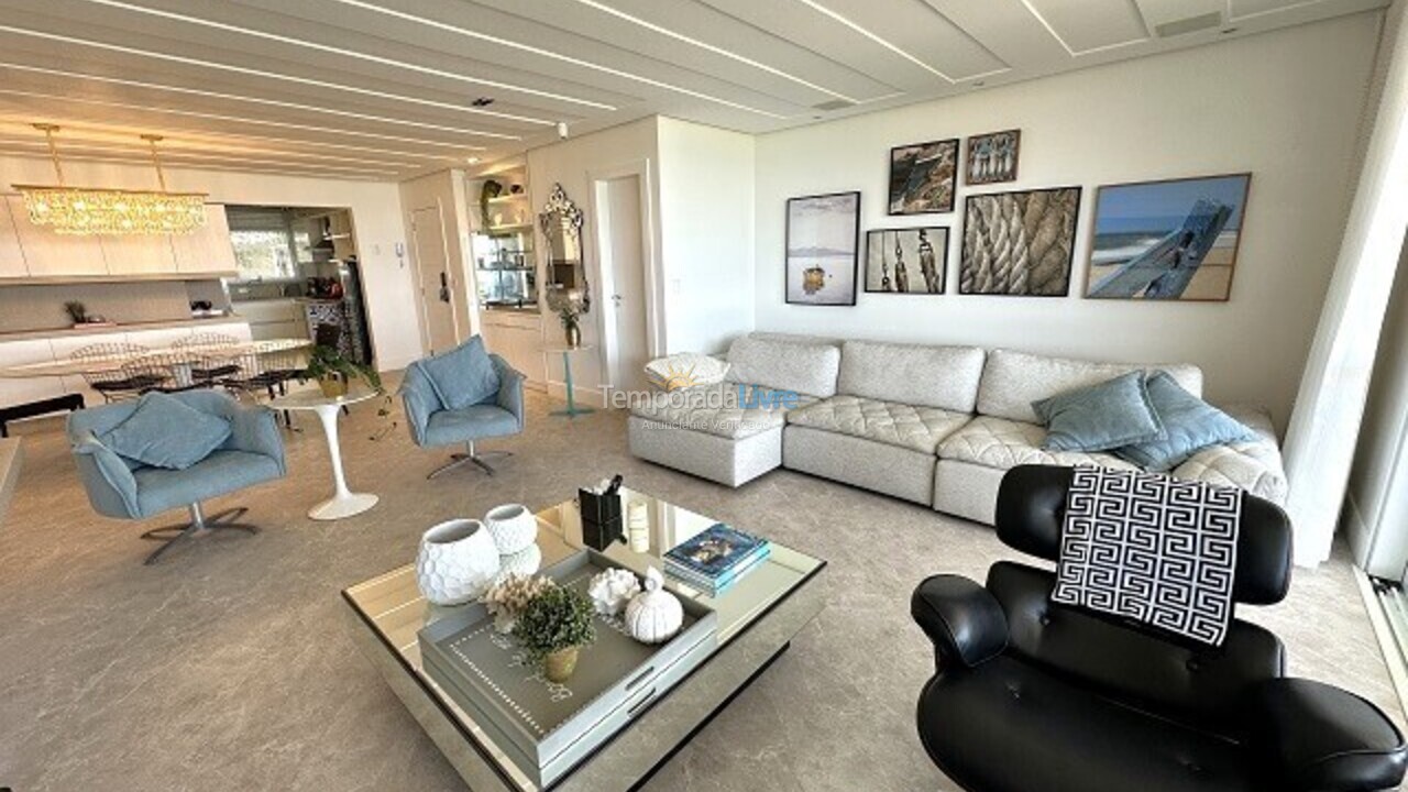 Apartamento para aluguel de temporada em Florianópolis (Praia Brava)