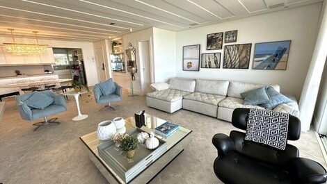 Apartamento TOP de frente ao mar na Praia Brava, Florianópolis.