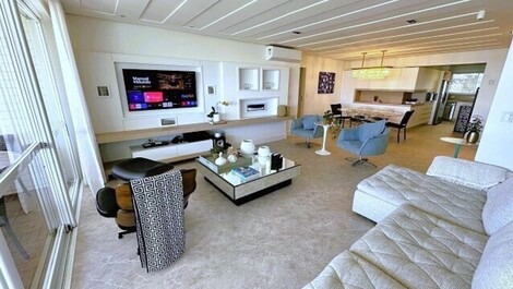 Apartamento TOP de frente ao mar na Praia Brava, Florianópolis.