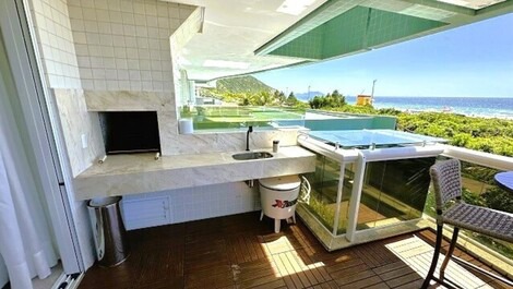 Apartamento TOP de frente ao mar na Praia Brava, Florianópolis.