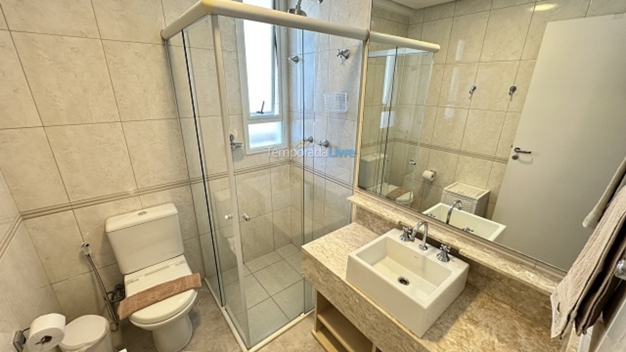 Apartamento para aluguel de temporada em Florianópolis (Praia Brava)