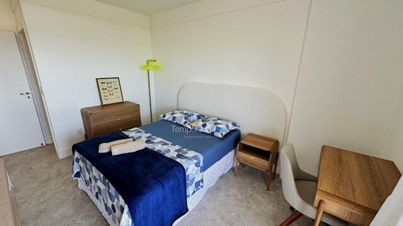 Apartamento para aluguel de temporada em Florianópolis (Praia Brava)