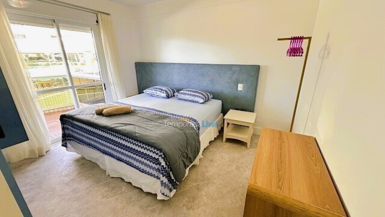 Apartamento para aluguel de temporada em Florianópolis (Praia Brava)