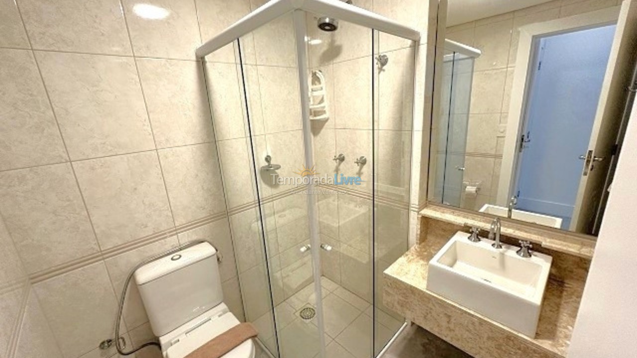 Apartamento para aluguel de temporada em Florianópolis (Praia Brava)