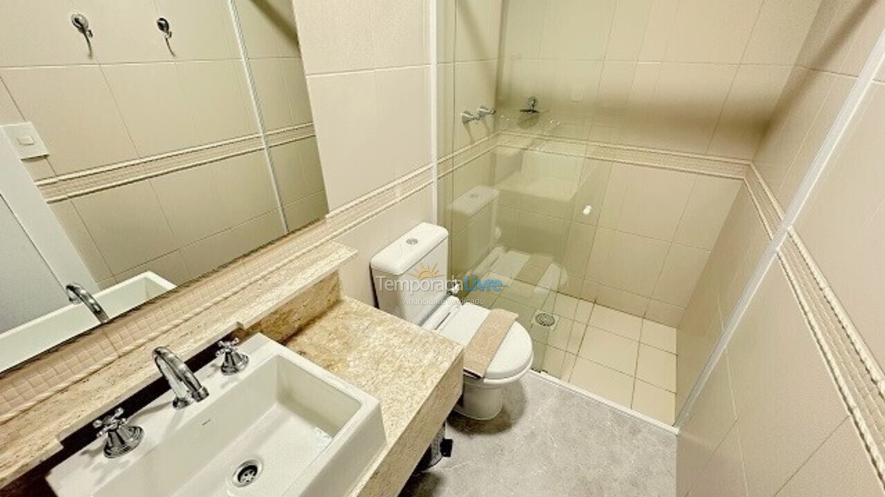 Apartamento para aluguel de temporada em Florianópolis (Praia Brava)