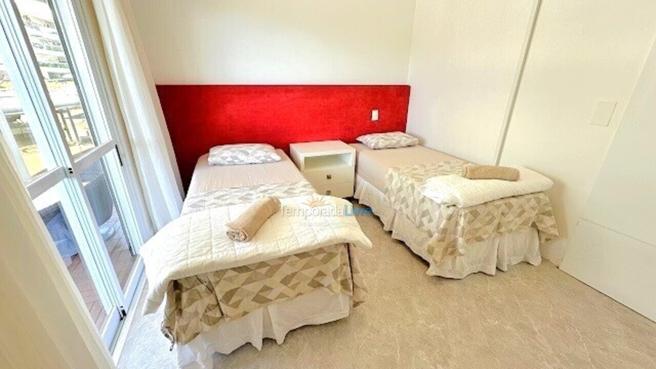 Apartamento para aluguel de temporada em Florianópolis (Praia Brava)