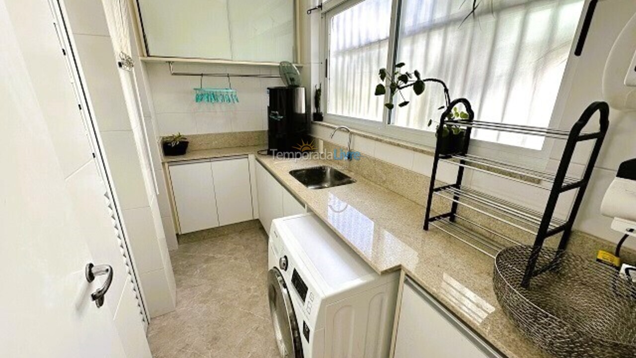 Apartamento para aluguel de temporada em Florianópolis (Praia Brava)