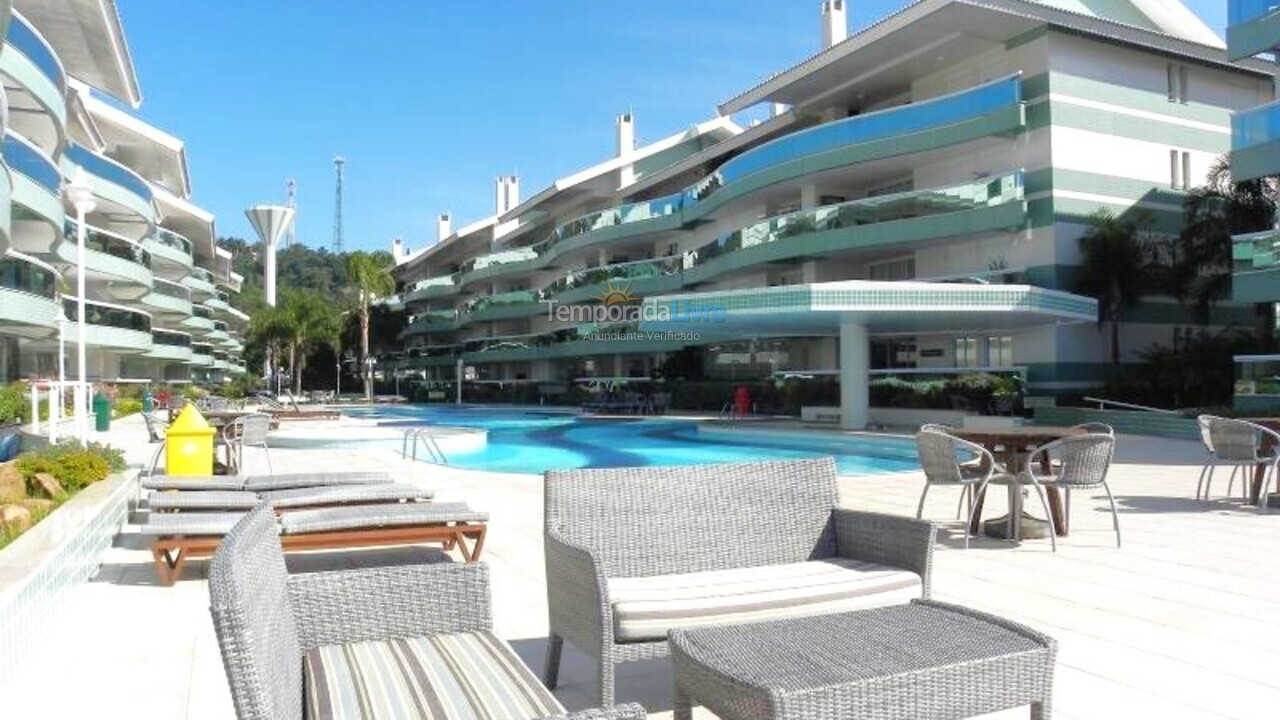 Apartamento para aluguel de temporada em Florianópolis (Praia Brava)