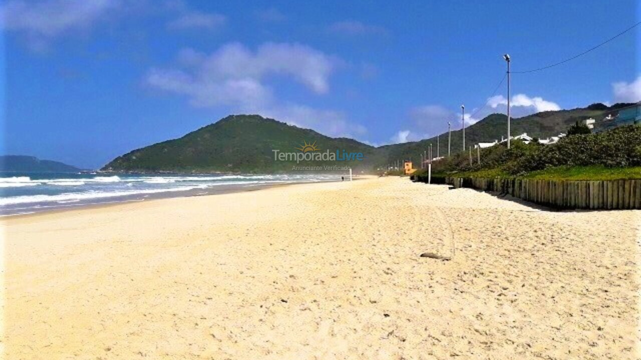 Apartamento para aluguel de temporada em Florianópolis (Praia Brava)